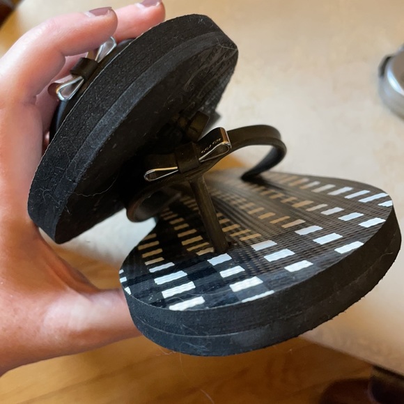 NWOT Coach black and white Amel Bow rubber flip flops, size 9/10 - Picture 7 of 8